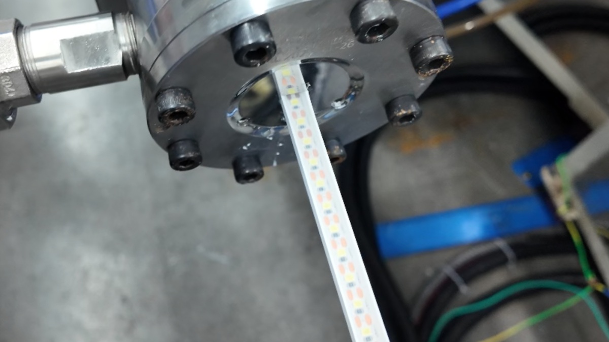 IP68 Solid Silicone Extrusion LED Strip Process